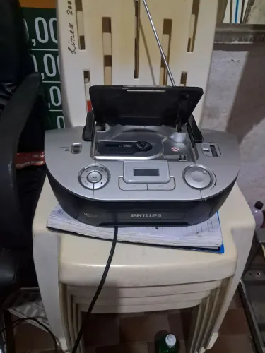 Rádio AM/ FM toca CD