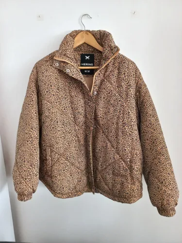 Jaqueta puffer hering M estampa de onça nova