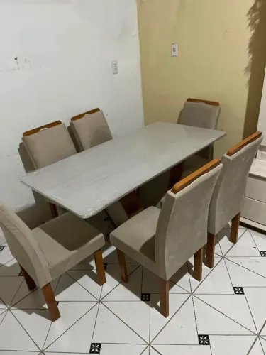 Mesa de jantar 6 lugares seminova