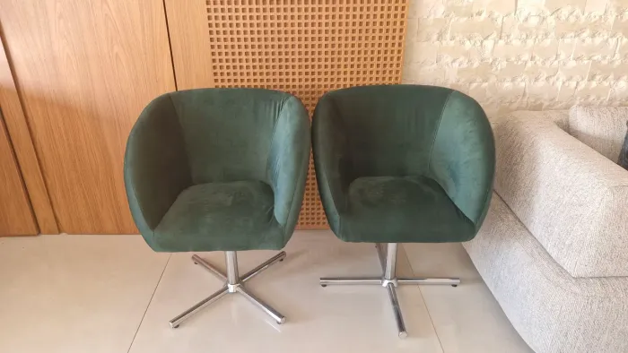 Poltronas Giratórias em tecido aveludado