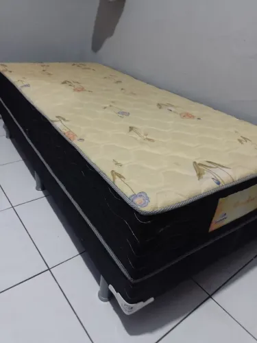 Cama de solteiro (Semi-novo)