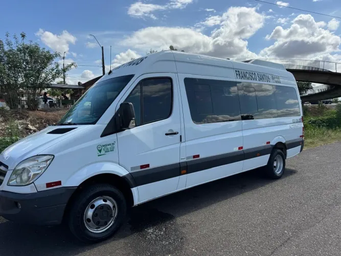 Vende se Esprinter van 515 único dono carro de procedência 