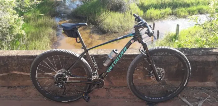Bicicleta Specialized Rockhopper PRO 2017 - Aro 29 - T19 - Excelente Estado!