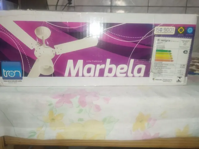 Ventilador de teto branco