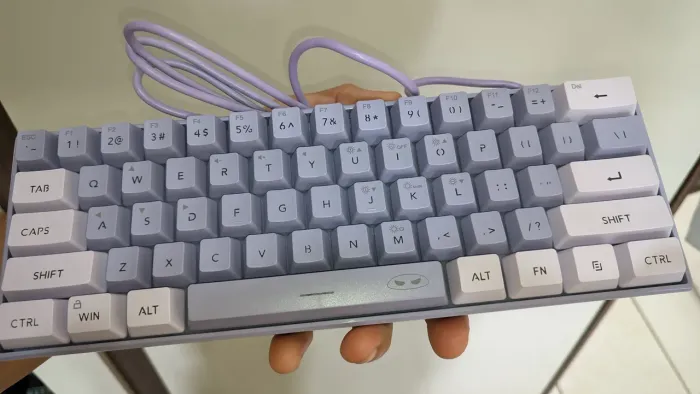 Teclado gamer retroiluminado iluminação colorida.