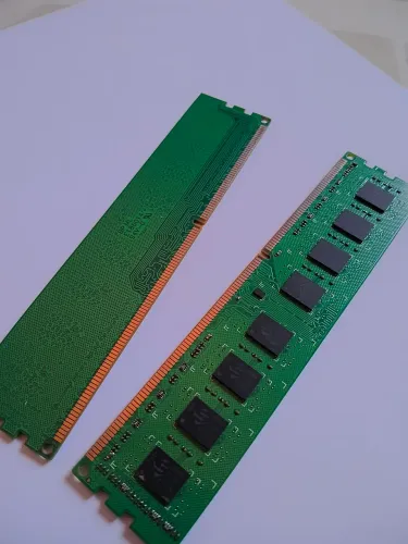 Memória RAM para Desktop DDR3 1x 4G 1x 2G