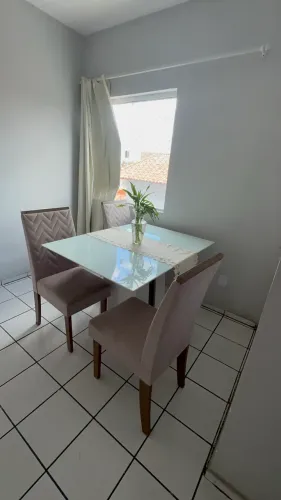 Mesa de vidro com 3 cadeiras 