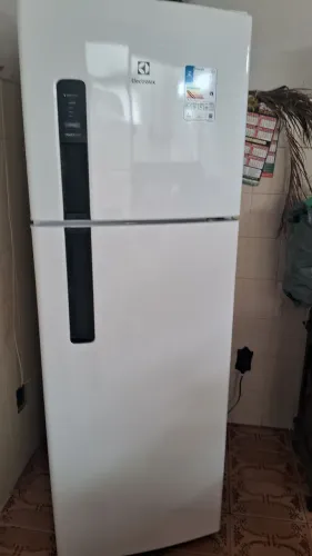 Geladeira nova pouco tempo de uso