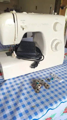 Máquina de costura Singer