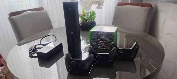 XBOX ONE COM VÁRIOS JOGOS