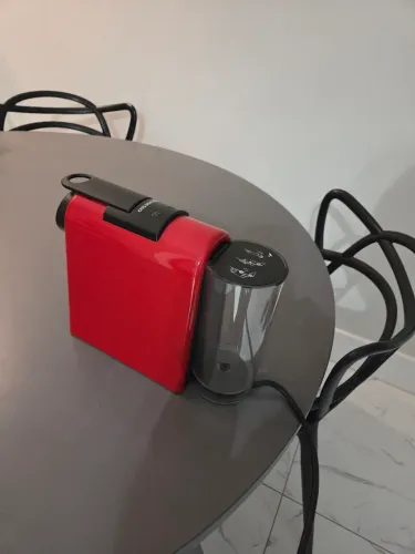 Cafeteira Nespresso Essenza Mini Vermelha