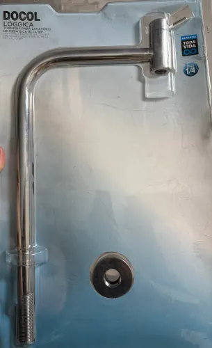Torneira para lavatório de mesa, bica alta, da Docol.