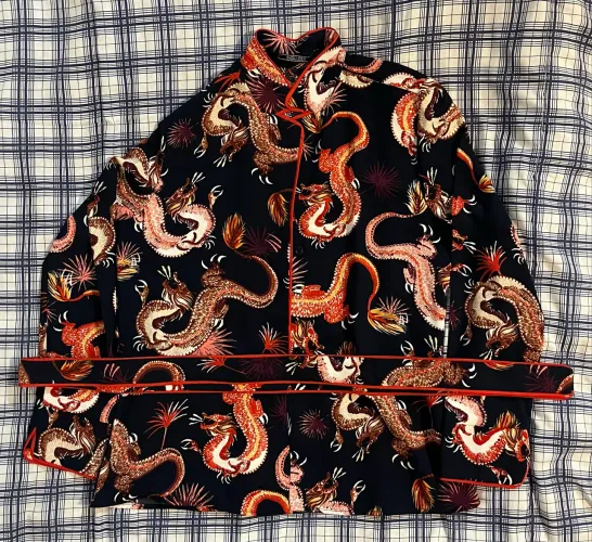 Camisa estilo quimono feminina, de estilo oriental.