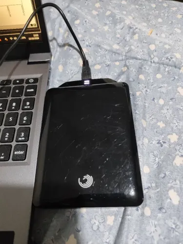 HD externo 1TB funcionando perfeitamente acompanha o cabo