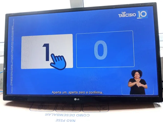 Tv led 28 polegadas com conversor integrado