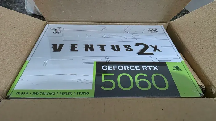 Placa de vídeo nvidia rtx 5060 branca
