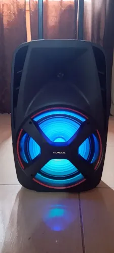Troco som da mundial recarregável bluetooth por TV smart.