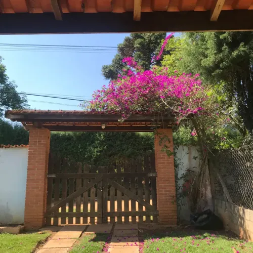 Chácara à venda em Ibiúna/SP com 912m2 com piscina e edícula