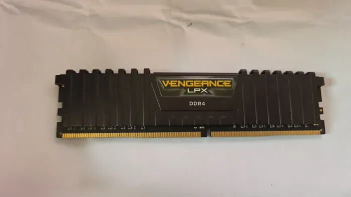 Memoria Corsair LPX 8gb 3200mhz