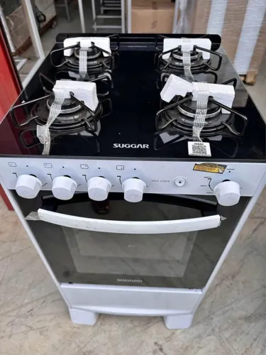FOGÃO 4 BOCAS SUGGAR BIVOLT PRETO E BRANCO 