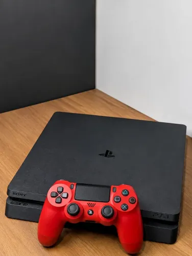 PS4 Slim 