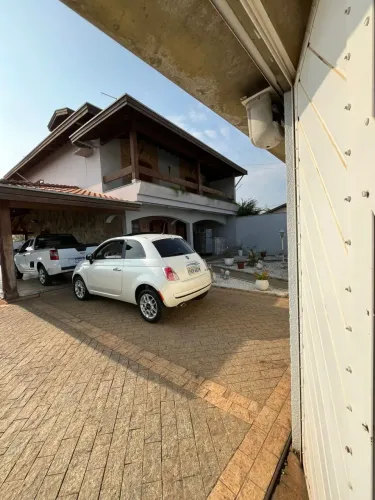 Imóvel para aluguel e venda possui 320 metros quadrados com 4 quartos