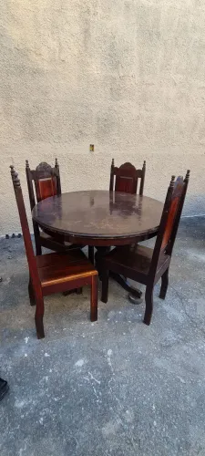 Mesa de Madeira Clássica