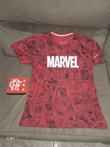 Camisa Marvel Vermelha