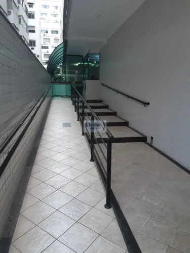 Apartamento 2 quartos 1/2 quadra da praia