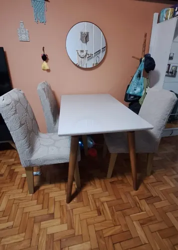 Mesa de Jantar (Tampa de vidro) com 4 cadeiras