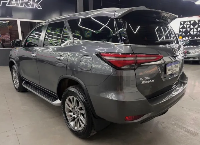 Toyota Hilux SW4 SRX 4X4 2.8 TDI 16V Dies. Aut. 2021