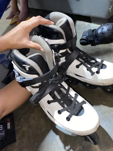 Patins da traxart branco vendo 