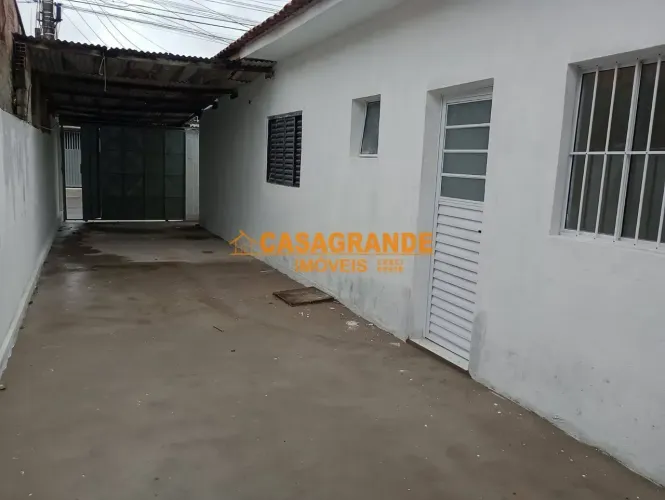 Casa à Venda - 3 quartos, 89m², 3 vagas - Chácaras Araújo