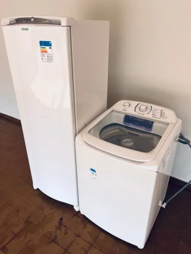 Geladeira + máquina de lavar roupas