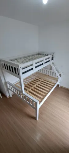 TRILICHE PREMIUM DE MADEIRA MACIÇA COM CAMA DE CASAL, CAMA AUXILIAR E 3 GAVETAS
