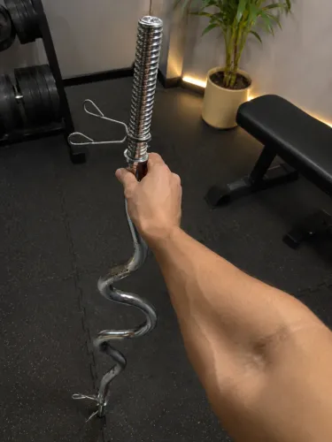 Barras maciças e ocas musculação 