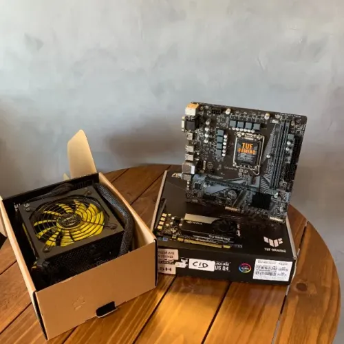 Kit Placa-mãe, Placa de Vídeo Nvidia e Fonte de Alimentação para conserto/retirada de peça