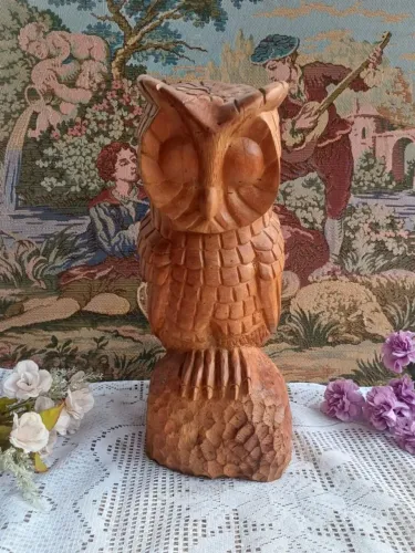 Escultura de madeira com motivos CORUJA