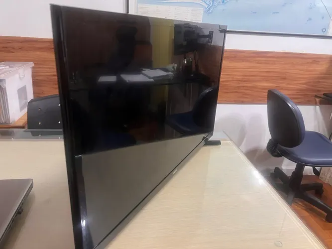Televisor Samsung 35 polegadas precisa trocar tela apartas R$200,00