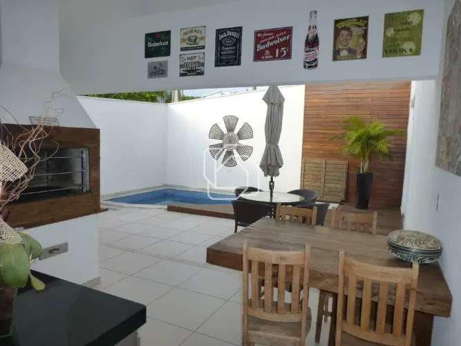 Casa para locação de 03 dormitórios, sendo 01 suíte com closet e piscina para locação no c