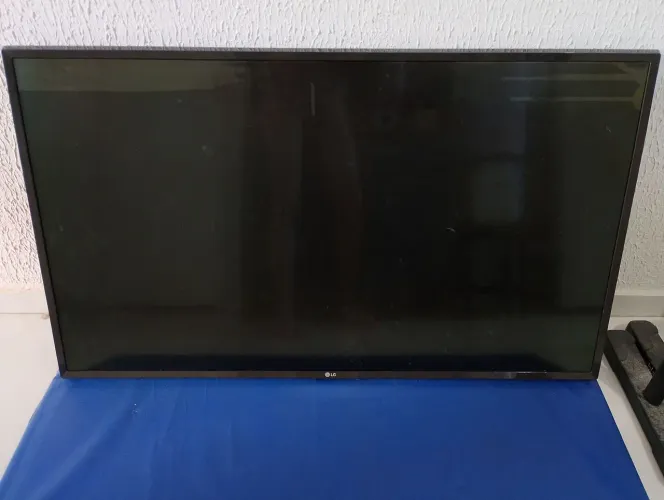 TELEVISOR LG. 43". DEFEITO: NÃO LIGA. SIMPLESMENTE PAROU DE FUNCIONAR.