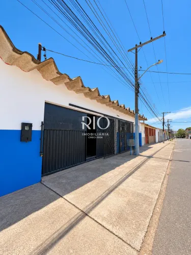 CASA COM AMPLO PONTO COMERCIAL PARA LOCAÇÃO!