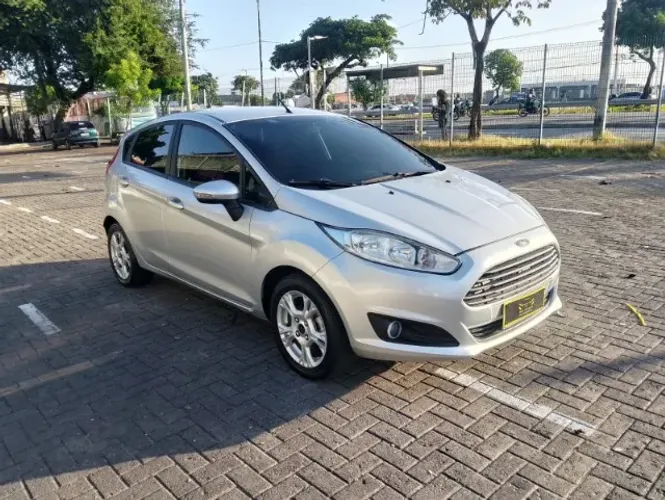 Ford Fiesta 1.6 16V Flex Aut. 5P 2015
