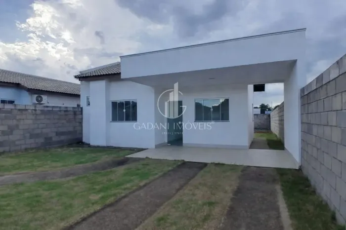 CASA COM 2 QUARTOS SENDO 1 SUÍTE À VENDA POR R$ 390.000,00 NO RESIDENCIAL SANTA CATARINA E