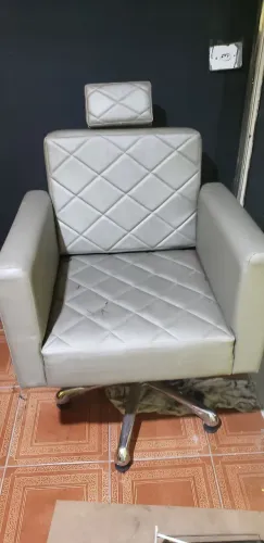 Cadeira para Salão bege Giratória - Excelente Estado
