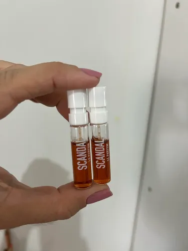 Scandal Le Parfum - 1,5 ml (2 amostras)