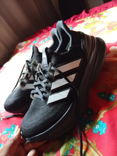 Tênis da Adidas original usado apenas ano novo