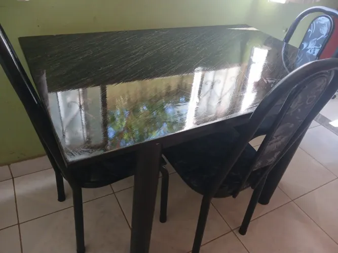 Mesa com 4 cadeiras