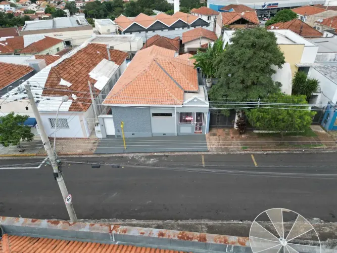 Casa para venda tem 203 metros quadrados com 3 quartos em Centro - Botucatu - São Paulo
