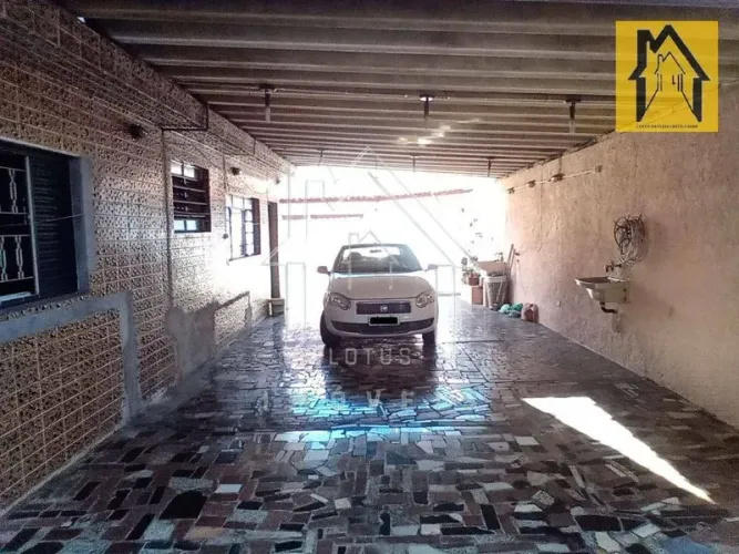 casa com 4 dermitórios, dois banheiros 6 vagas